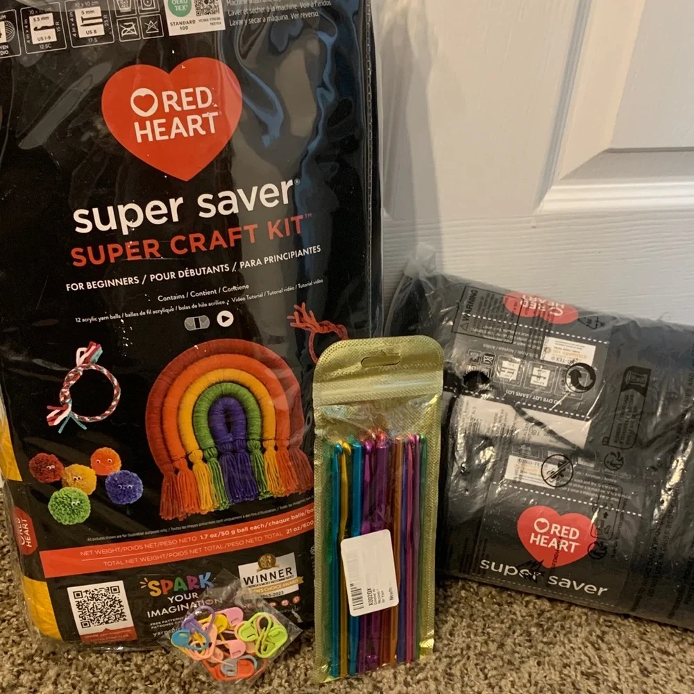 Red Heart Super Craft Kit with Multicolor Accessories - Picture 1 of 9